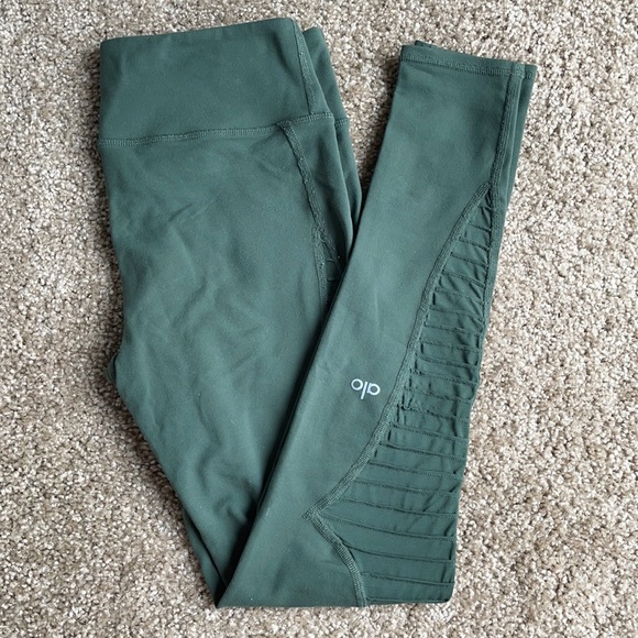 SOLD Alo Yoga Luminous Leggings, Green, Size Small - Picture 4 of 9